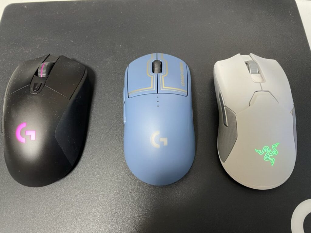 ロジクールのゲーミングマウス「G PRO Wireless」とRazerのゲーミングマウス「Viper Ultimate」とロジクールのゲーミングマウス「G703h」の比較画像